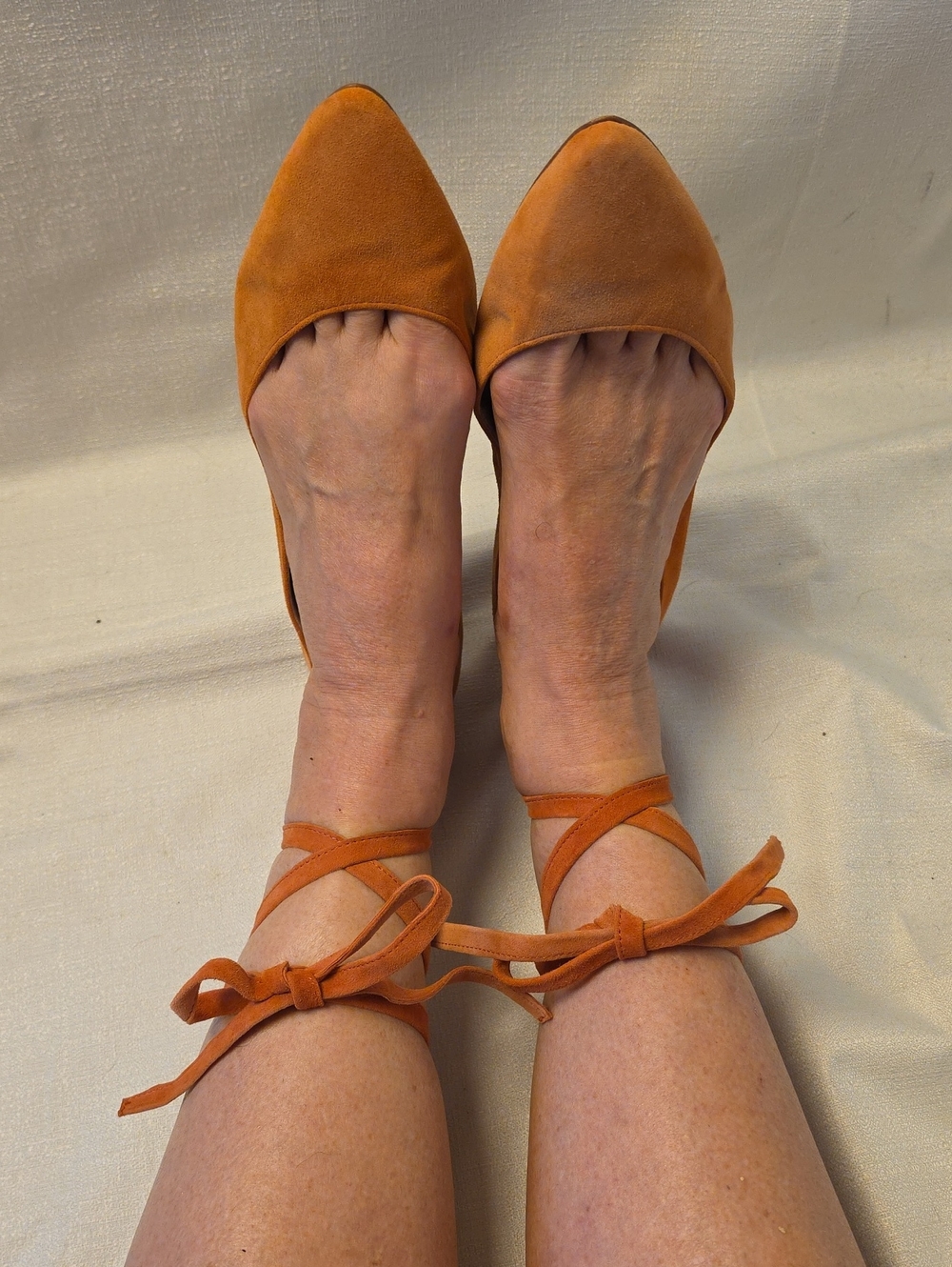 Chic Vince Camuto Pointed Toe Ankle Tie Flats in Dusty Rose Pink Suede Size 10M
